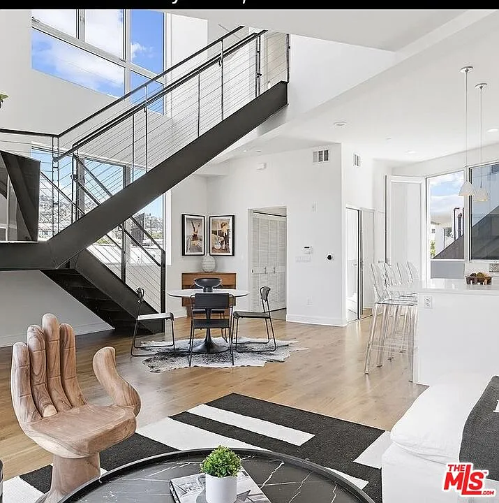 2 bed, 2.5 bath, 2000 sqft, $11,500 — Photo 1