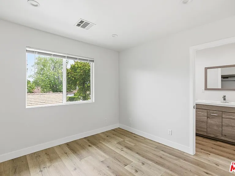 8337 Gladbeck Ave — Photo 16