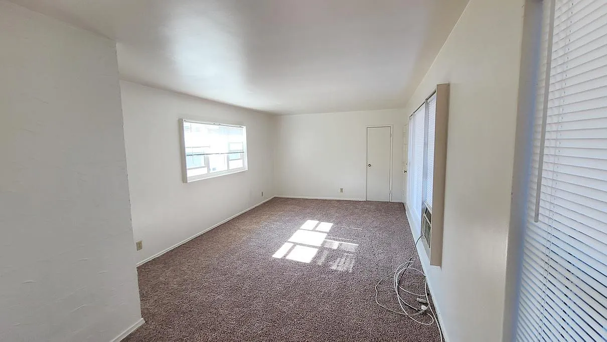 7236 Fountain Ave — Photo 2