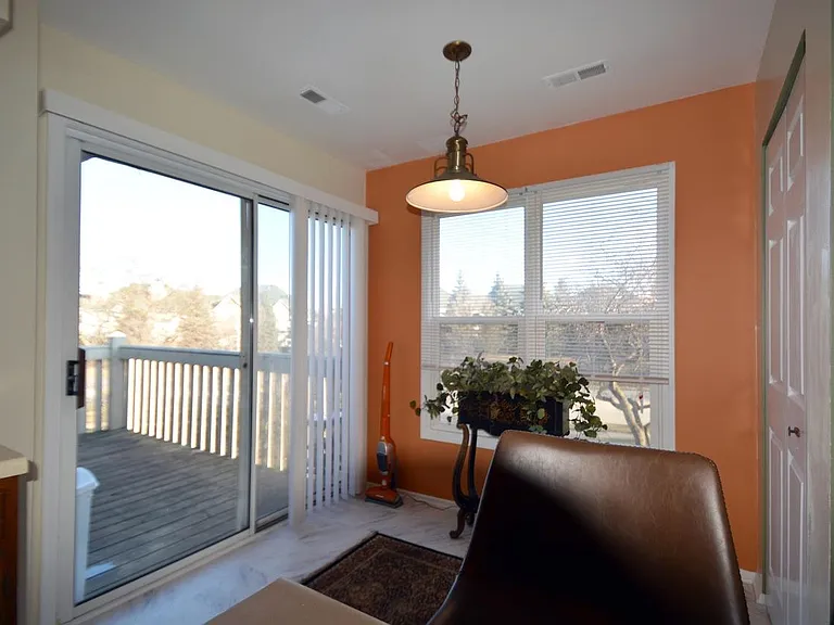 277 Southwick Ct — Photo 4