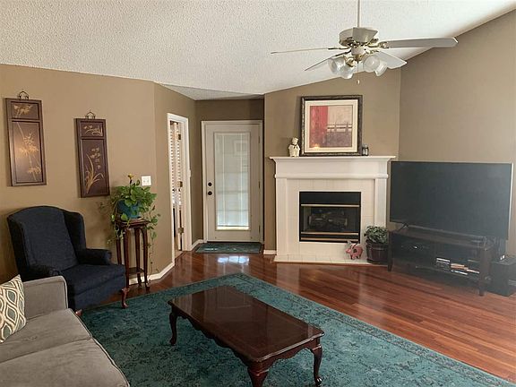 3rd image of 327 Mirabelle Dr