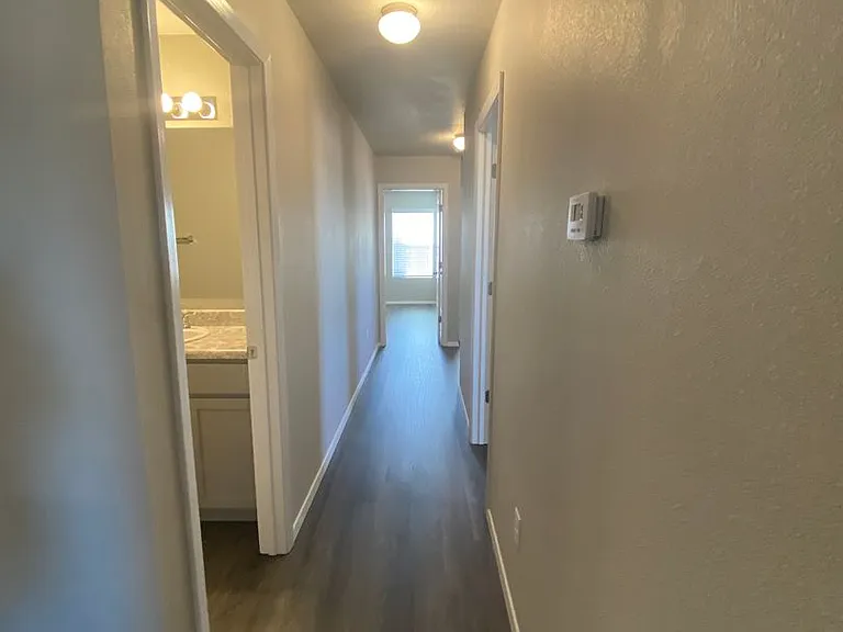 2704B Sidney St — Photo 8