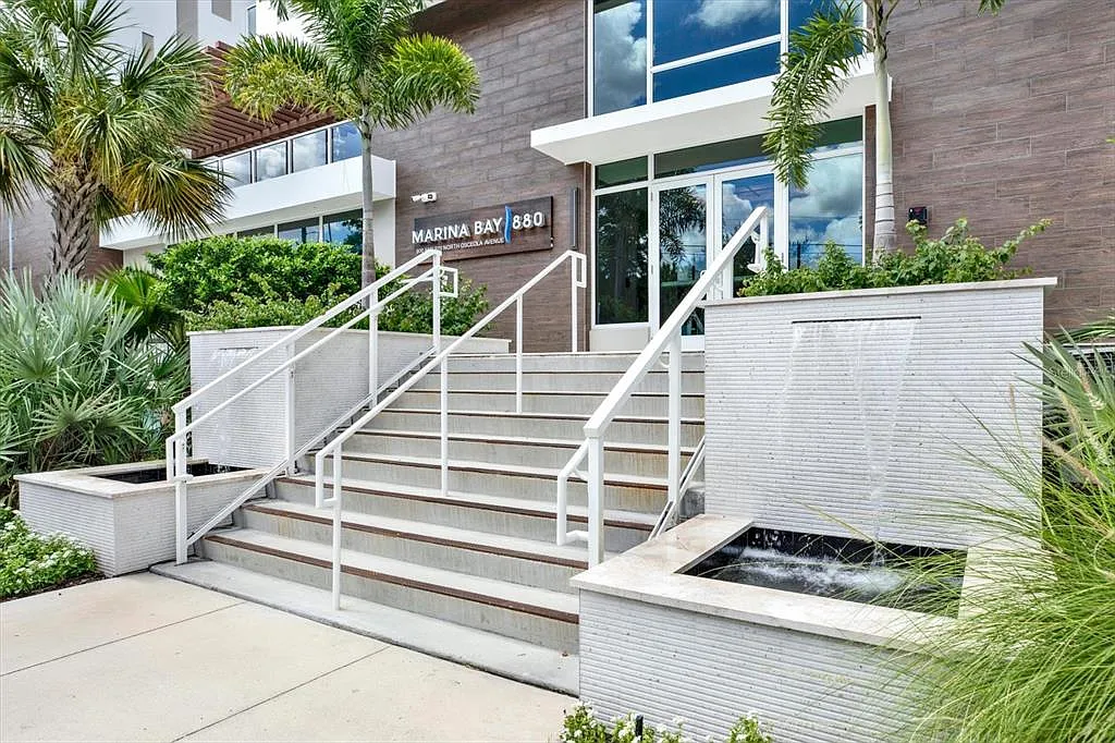 3 bed, 2.0 bath, 1960 sqft, $7,500 — Photo 4