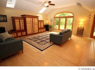 217 Huckleberry Rd, Farmington, NY 14425