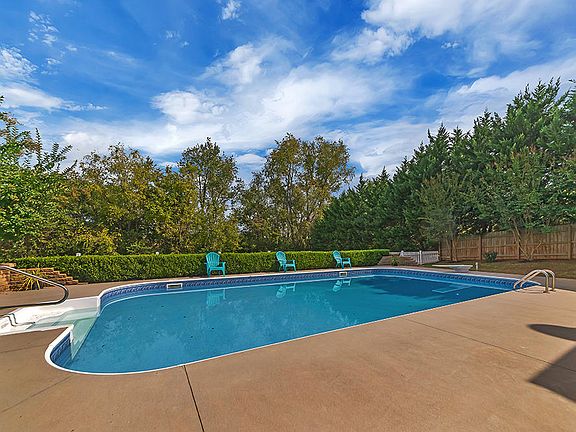 2nd image of 412 Little Cove Dr