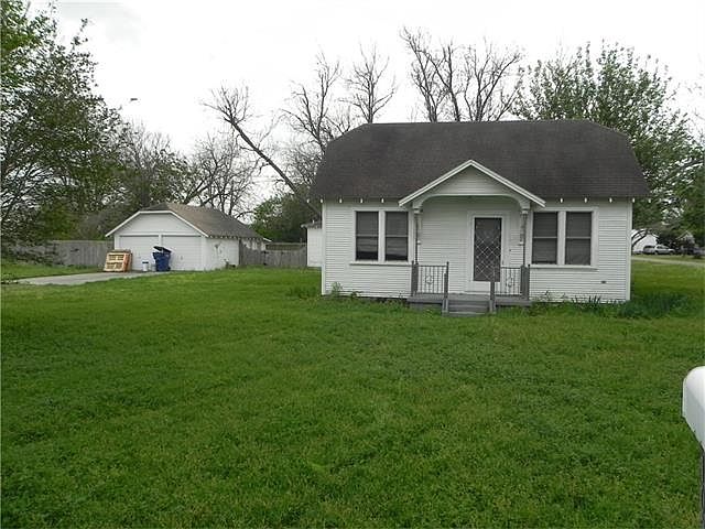 1st image of 102 W Sheldon Ave