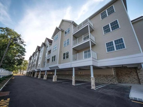 28 Lake St APT 211