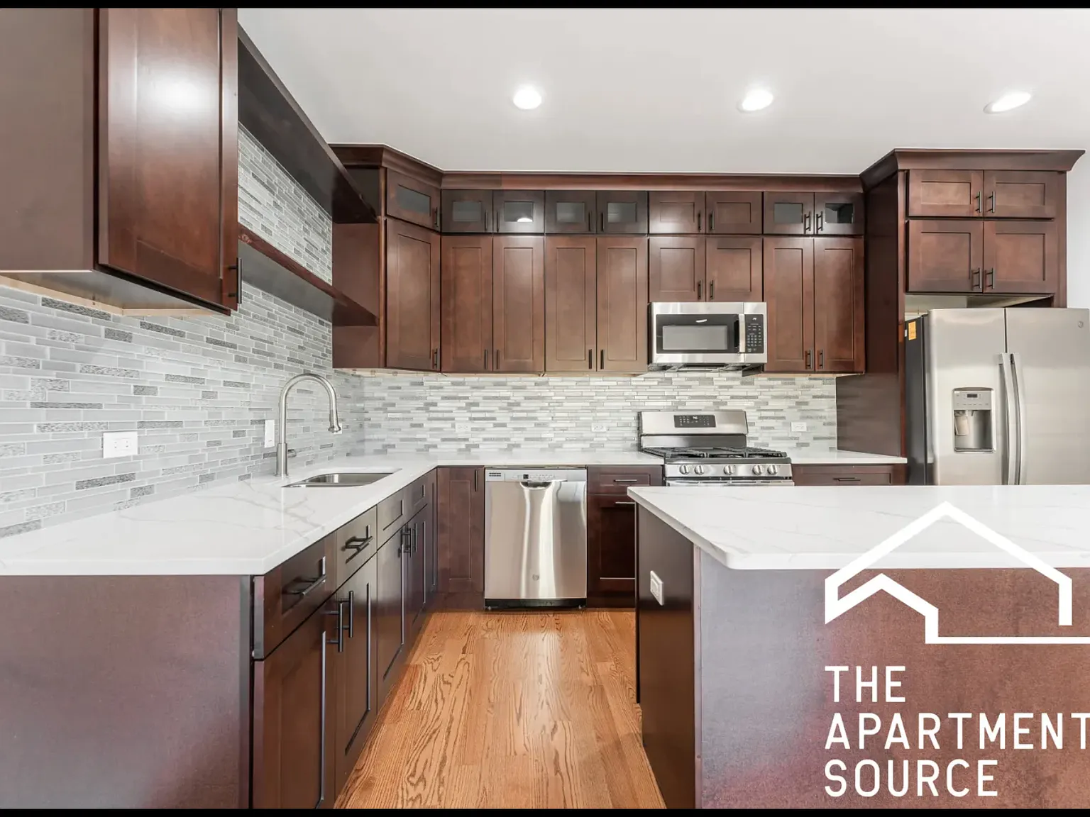 3 bed, 1300 sqft, $3,850 — Photo 1