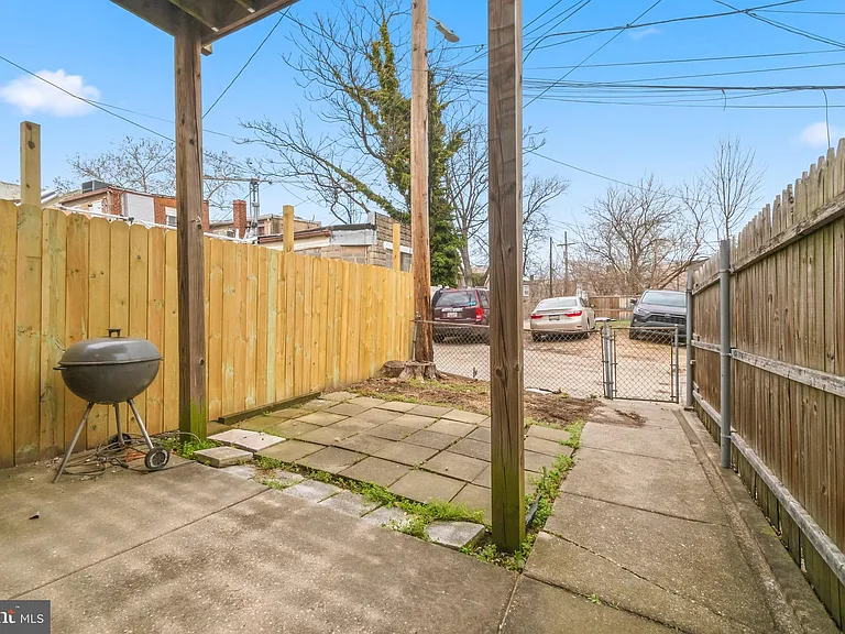 2040 Orleans St — Photo 13