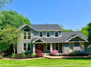 1246 Woodridge Trails Dr, Fenton, MO 63026