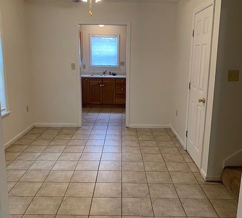 5th image of 895 Greenwood Dr #A