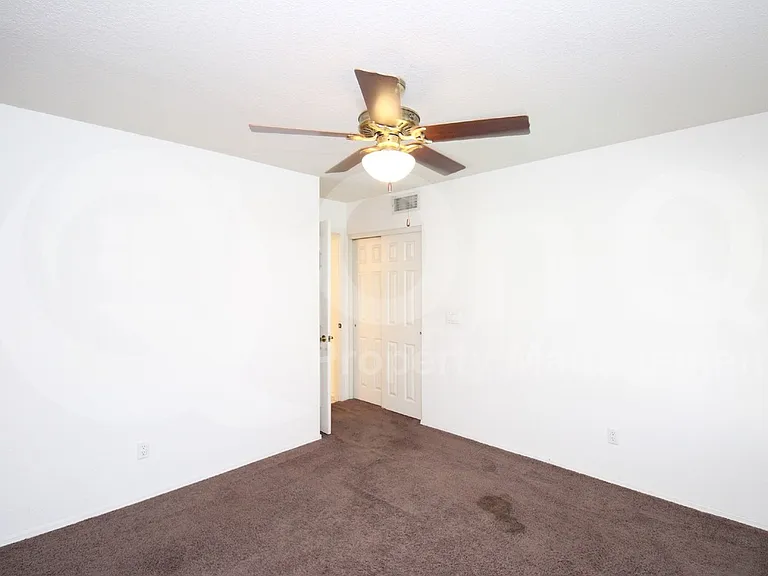 1560 W Kent Dr — Photo 13