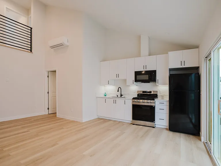 8909 Wakefield Ave — Photo 4