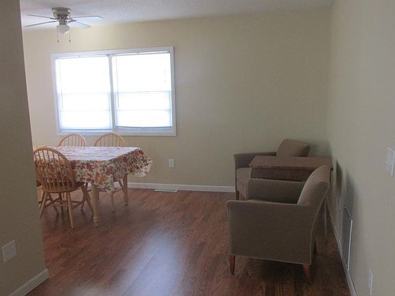4th image of 555 4th St SE
