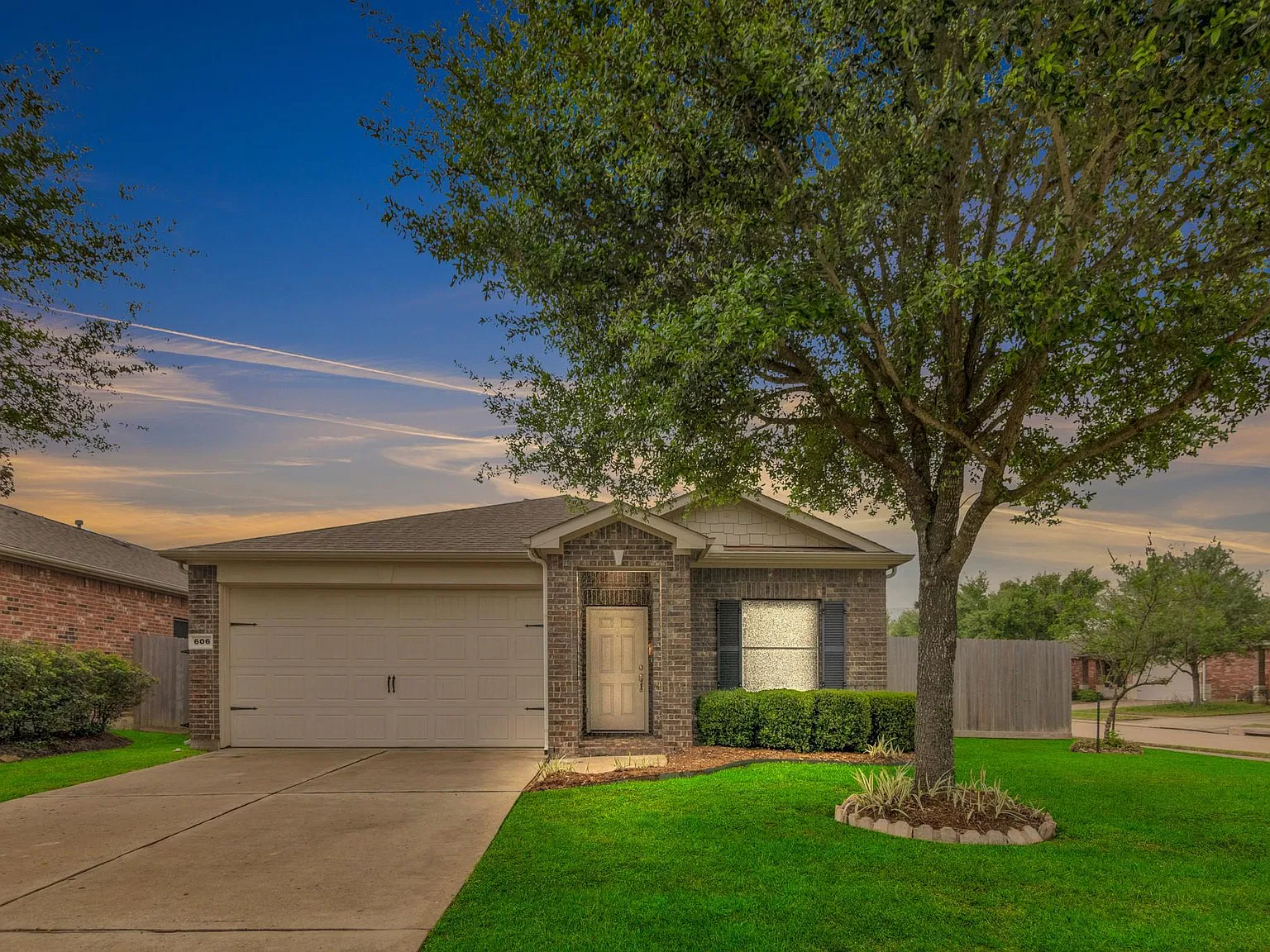 3 bed, 2.0 bath, 1528 sqft, $2,100 — Photo 1