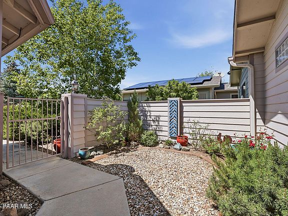 3rd image of 3340 Iris Ln