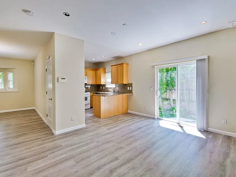 352 Beemer Ave — Photo 18
