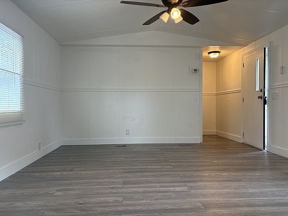 2nd image of 905 1/2 Salters St