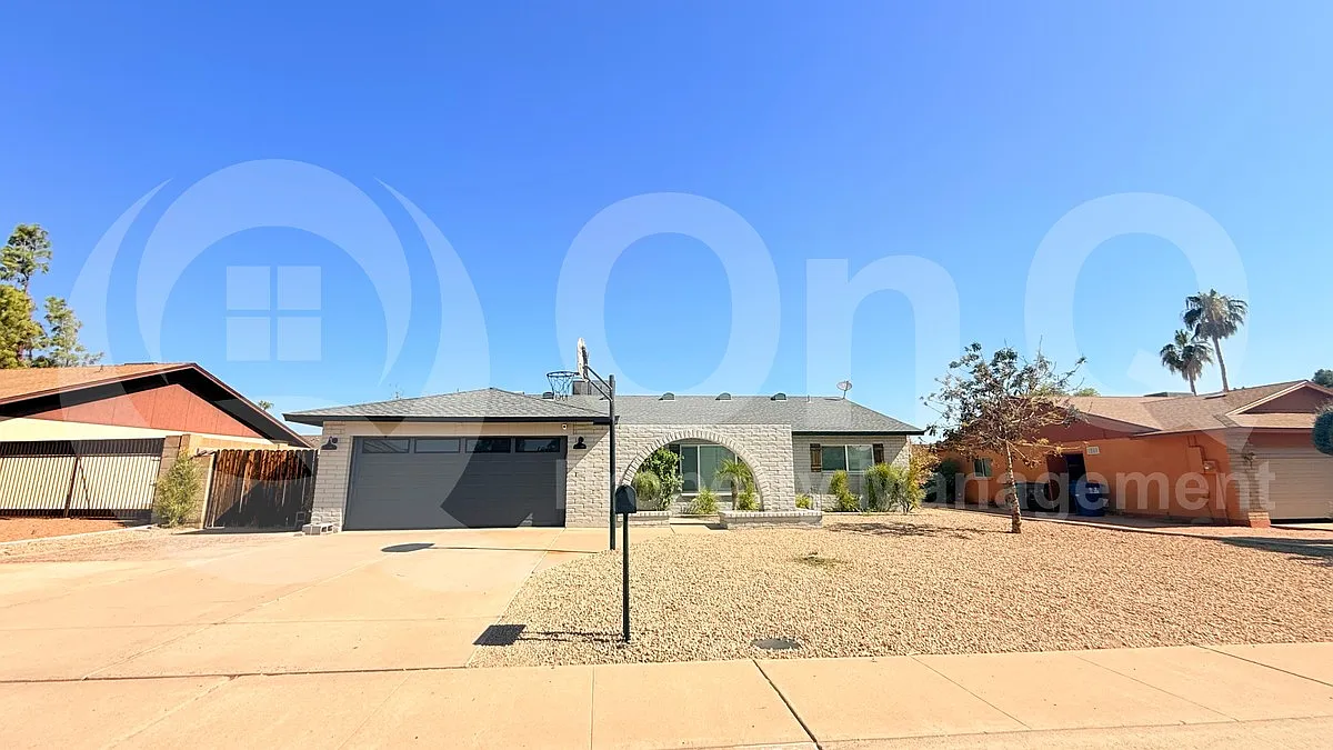 3 bed, 2.0 bath, 1832 sqft, $2,800 — Photo 1