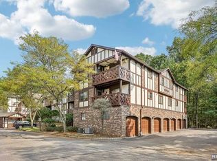 2612 Hemingway Ln, Mahwah, NJ 07430