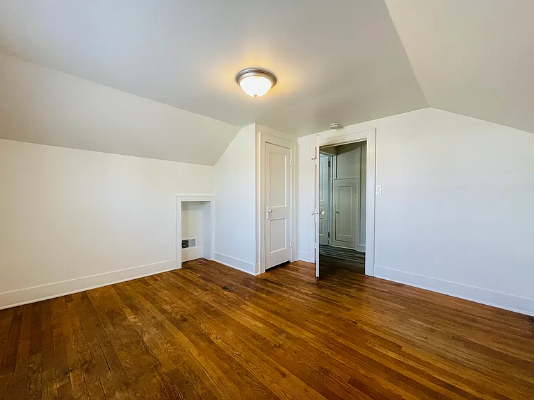 1323 Leonard St NE — Photo 44