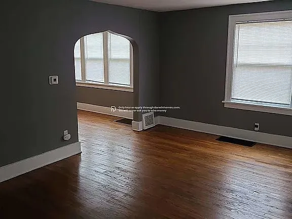 3 bed, 1.0 bath, 1344 sqft, $985 — Photo 3