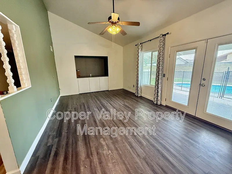 3 bed, 2.0 bath, 1808 sqft, $2,395 — Photo 4