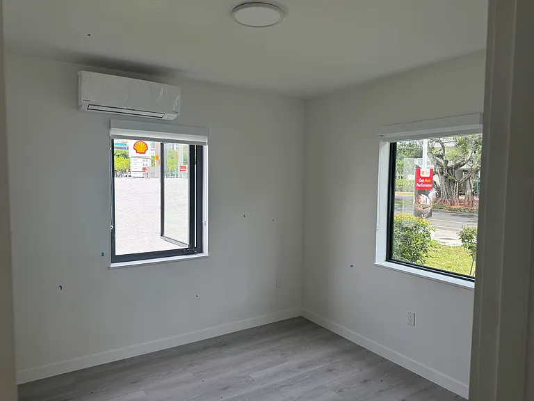 2034 SW 3rd Ave W #11 — Photo 4