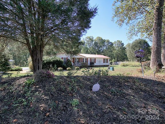 2nd image of 2520 Pinnacle Dr