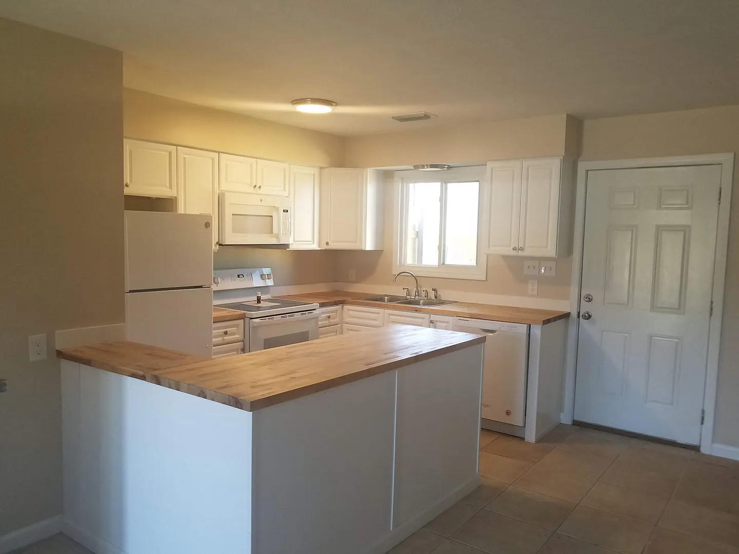 3119 Debra Blvd — Photo 2