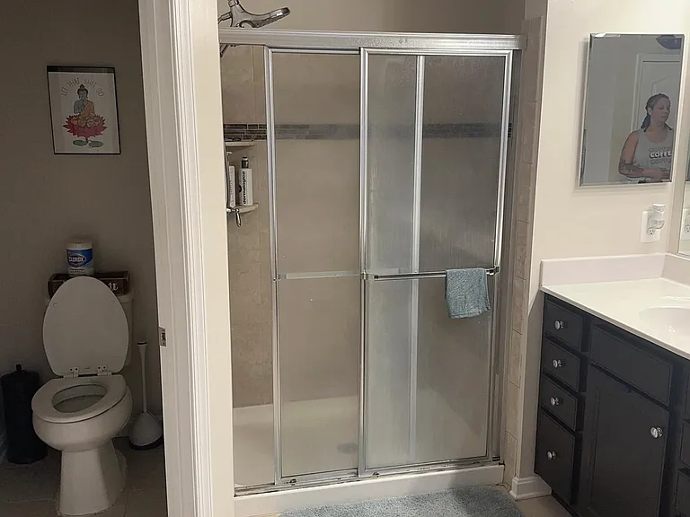 Upper-level ensuite bathroom