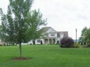 16 Camelot Ln, Westfield, MA 01085