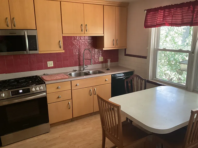 1116 E Parkedge Ln — Photo 8