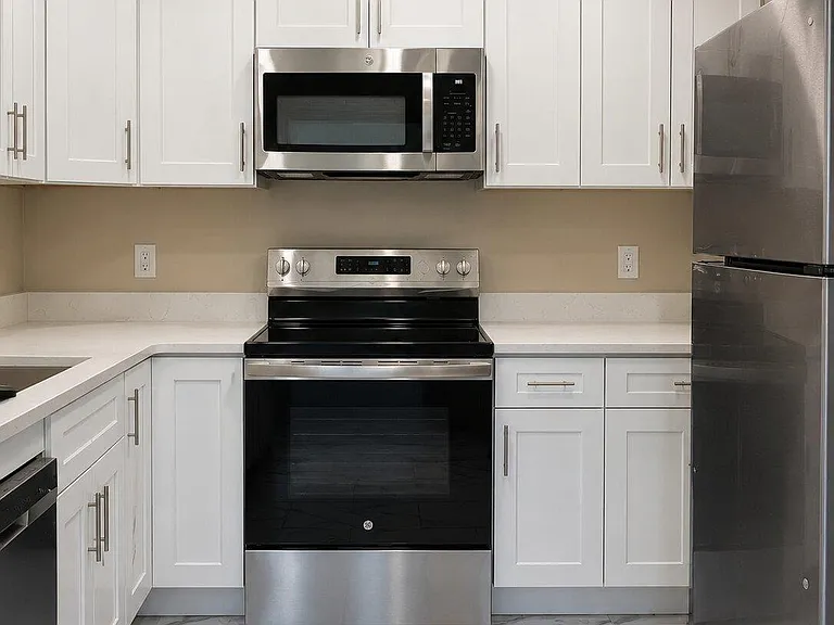 14 Scarborough Ln #D — Photo 6