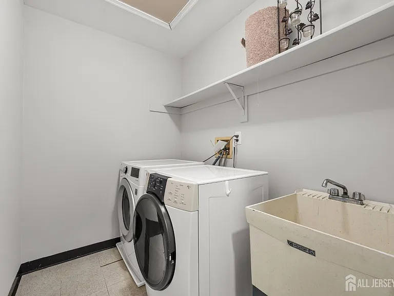 16 Lee Ct #405 — Photo 38