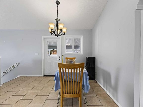 5th image of 132 W Meadowpark Dr