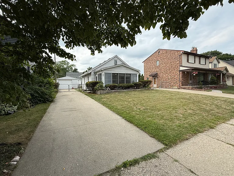 2950 Parker St — Photo 1