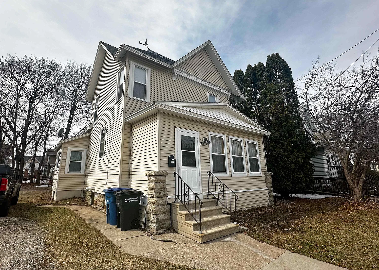 557 Mount Vernon St photo 1
