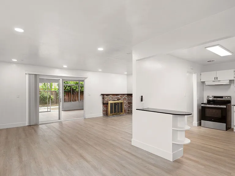 10852 Alderbrook Ln — Photo 3
