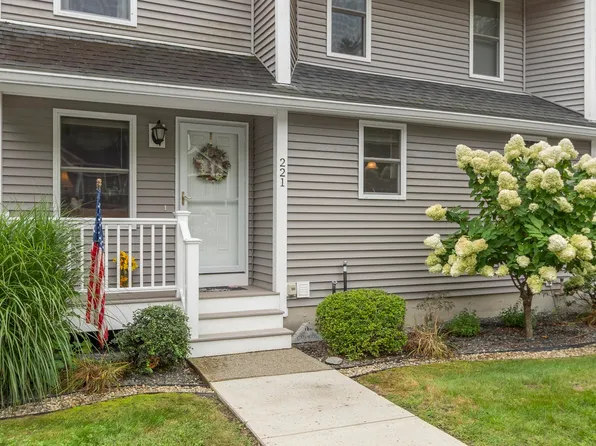 221 Bayberry Hill Ln #221, Leominster, MA 01453
