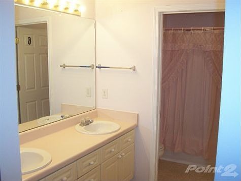 Huge master bathroom Huge walk in closed
