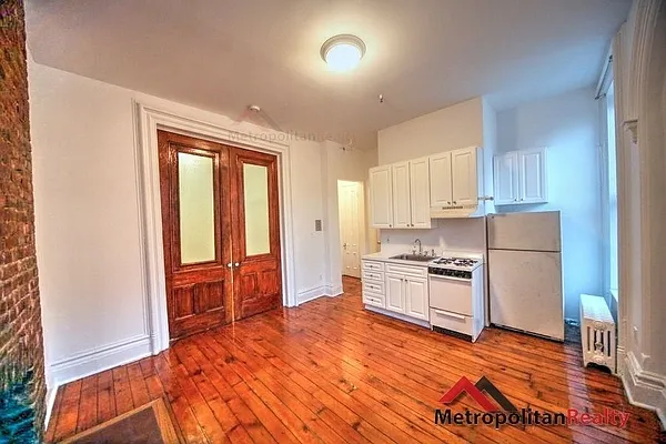 Rented by Metropolitan Realty | media 9
