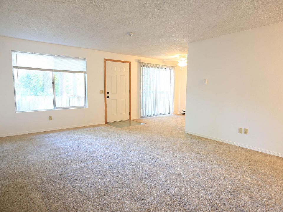 Living room View 2.
