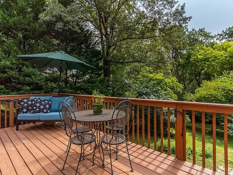 3212 Berkley Dr — Photo 4