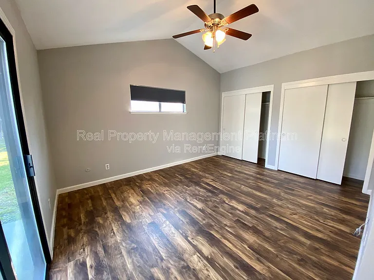 391 Armstrong Ave — Photo 4