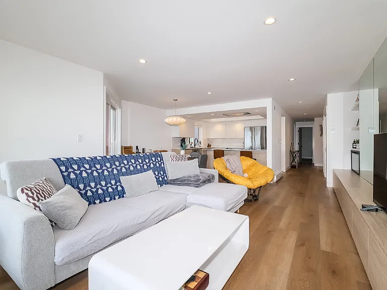 1639 Harbor Ave SW #301 — Photo 4