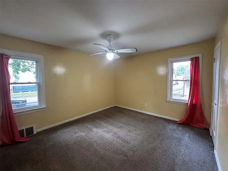 15801 Centralia — Photo 17