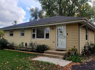 2001 Burr Oak Ln, Lindenhurst, IL 60046