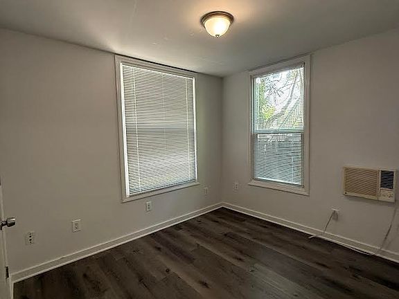 3rd image of 1520 23rd St APT 2