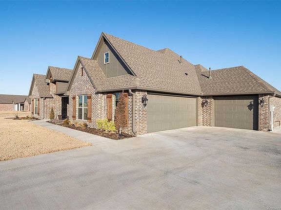 3rd image of 2913 Crosscreek Dr